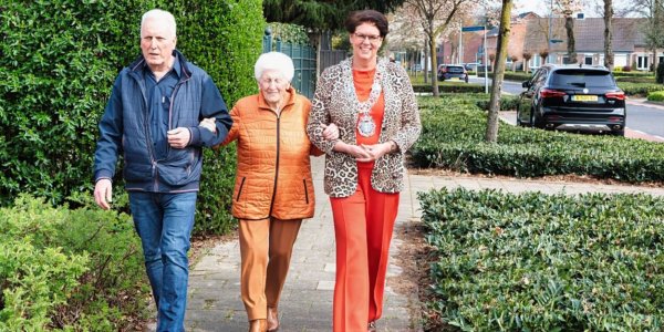 Foto: Bankje voor 100-jarige mevrouw Van Hout-Cox in Valkenswaard