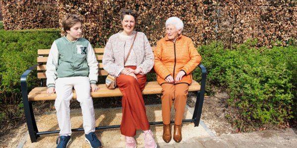 Foto: Bankje voor 100-jarige mevrouw Van Hout-Cox in Valkenswaard