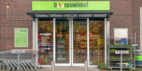Foto: Feestelijke heropening Dorpswinkel Sterksel