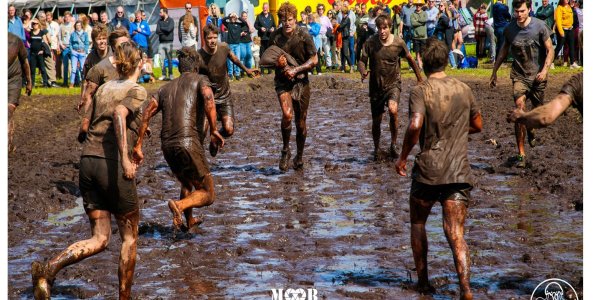 Foto: 12 april: 'Het buitenseizoen begint met Kwalleballen'