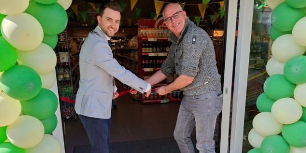 Foto: Feestelijke heropening Dorpswinkel Sterksel